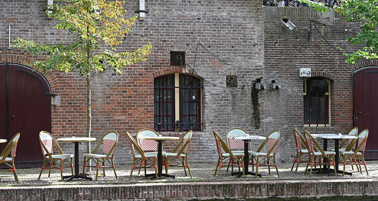 Kamienice nad kanałem Oudegracht w Utrechcie, Holandia